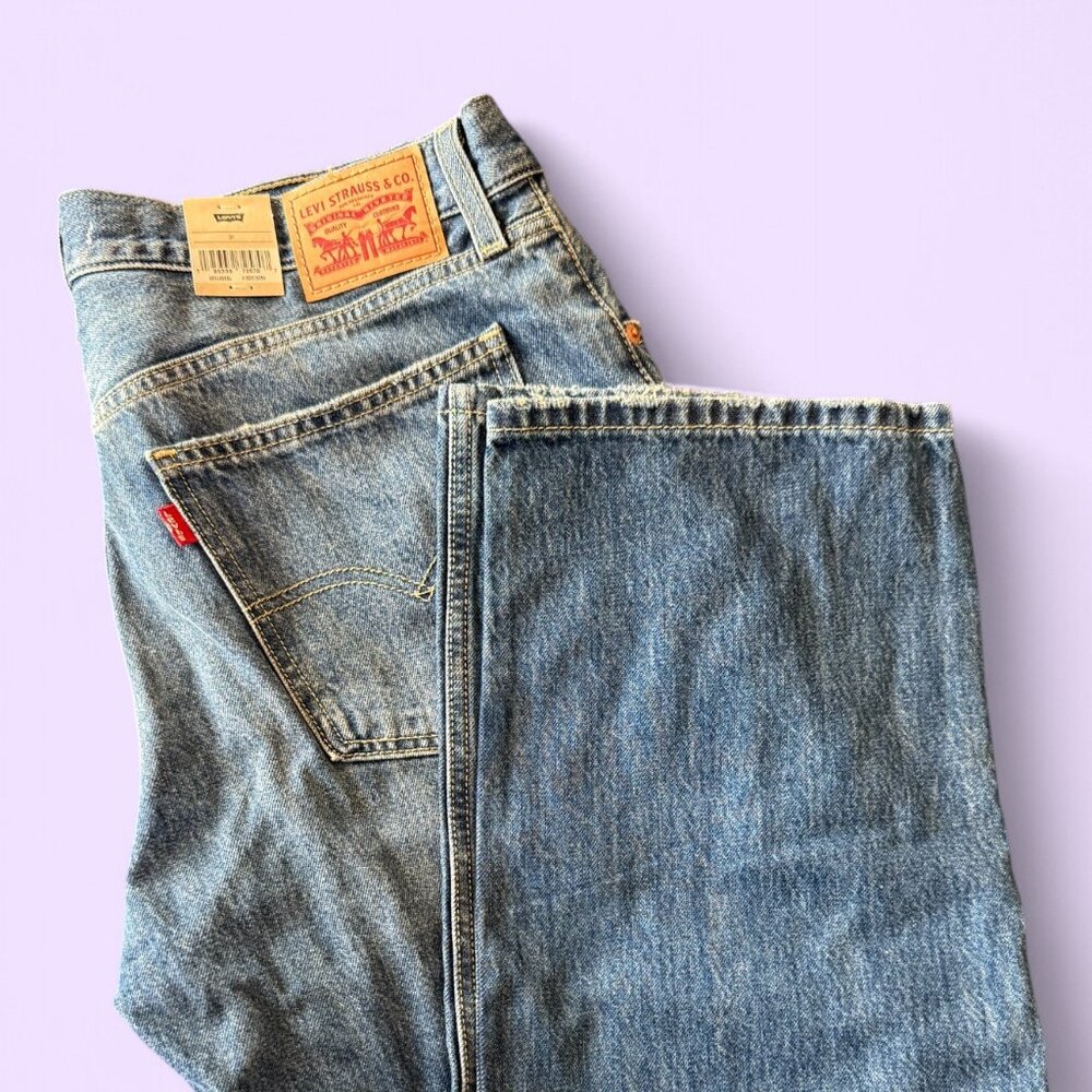 Levi's Low Pro • Women's Jeans Mid Rise Relaxed Straight Leg • Size 31